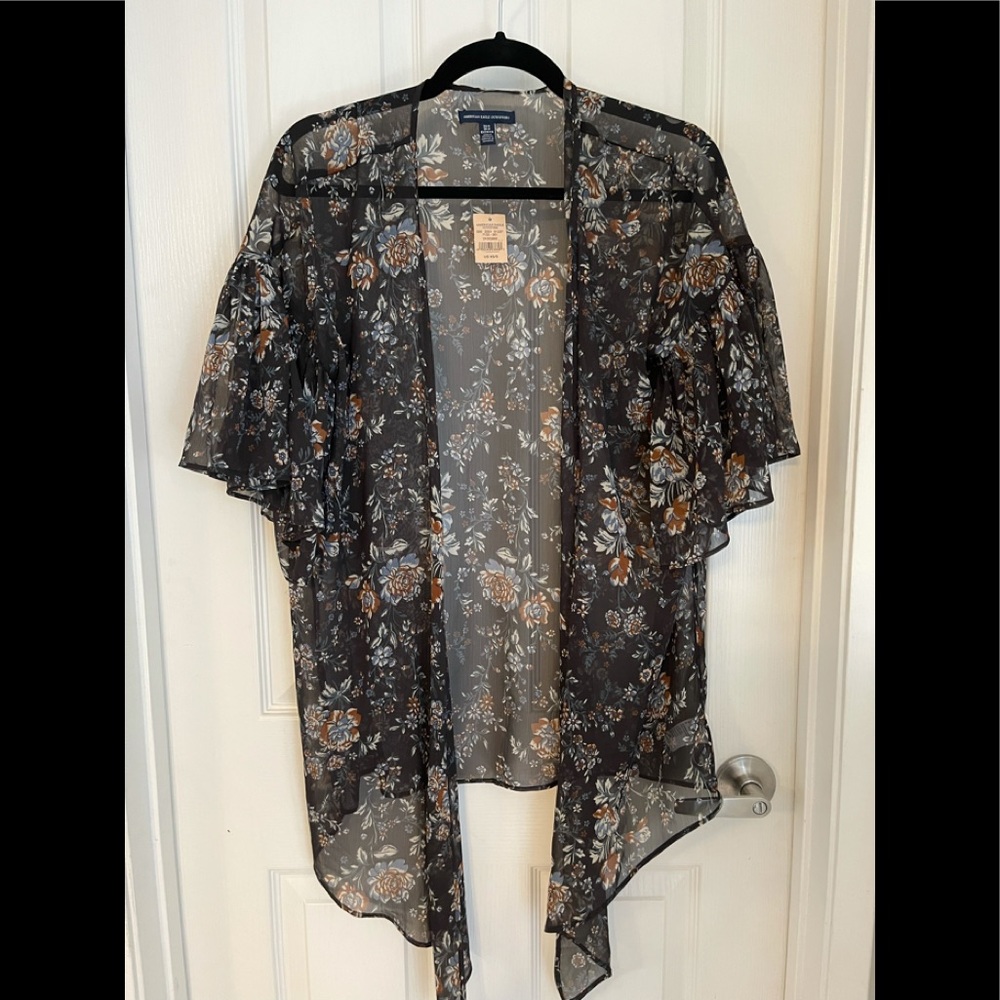 NWT. American Eagle Floral Top. XS